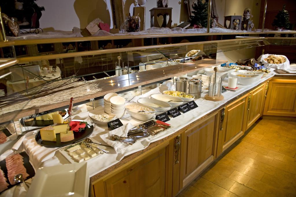 Hotel Quellenhof ロイカーバード エクステリア 写真