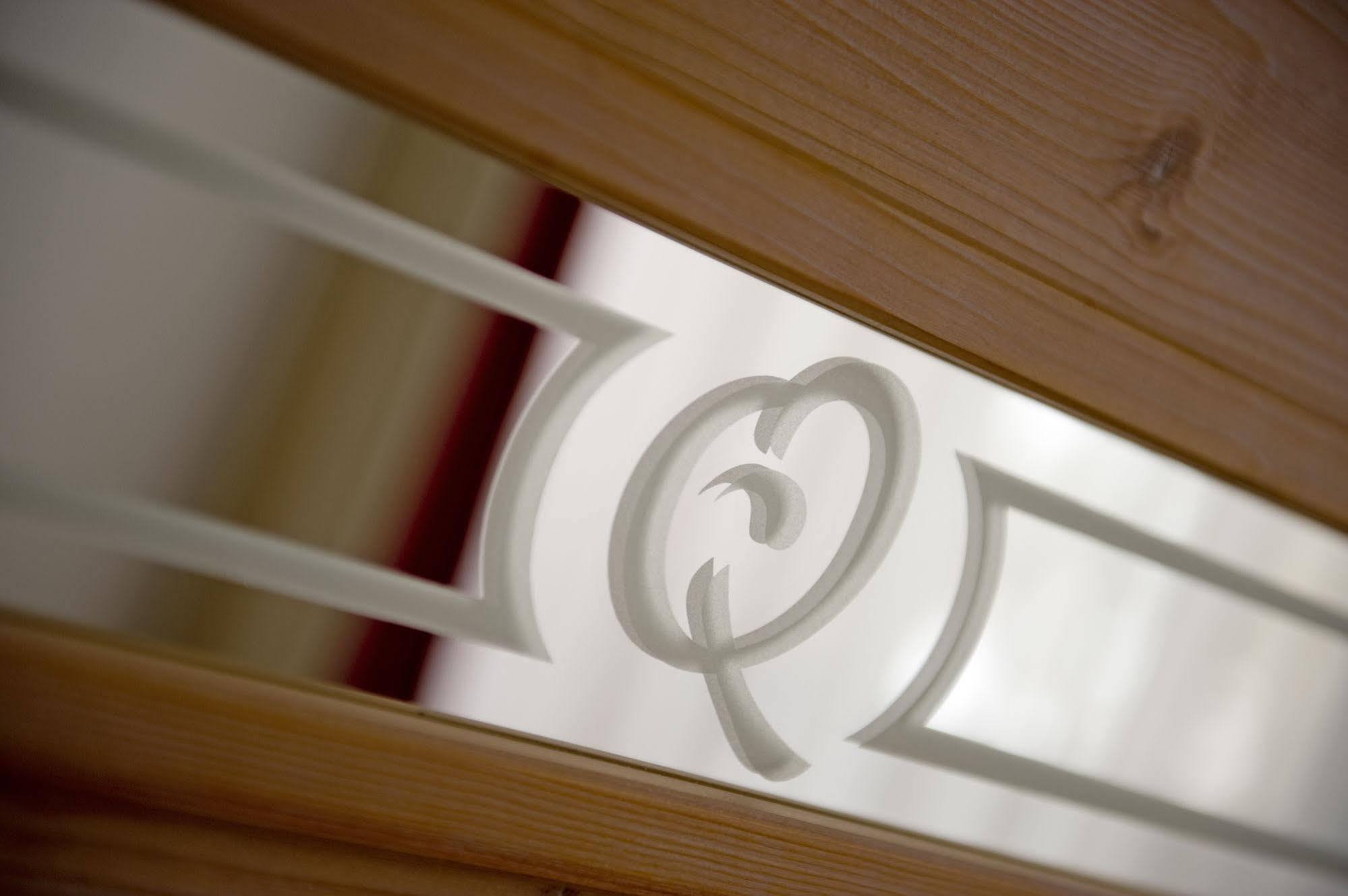 Hotel Quellenhof ロイカーバード エクステリア 写真
